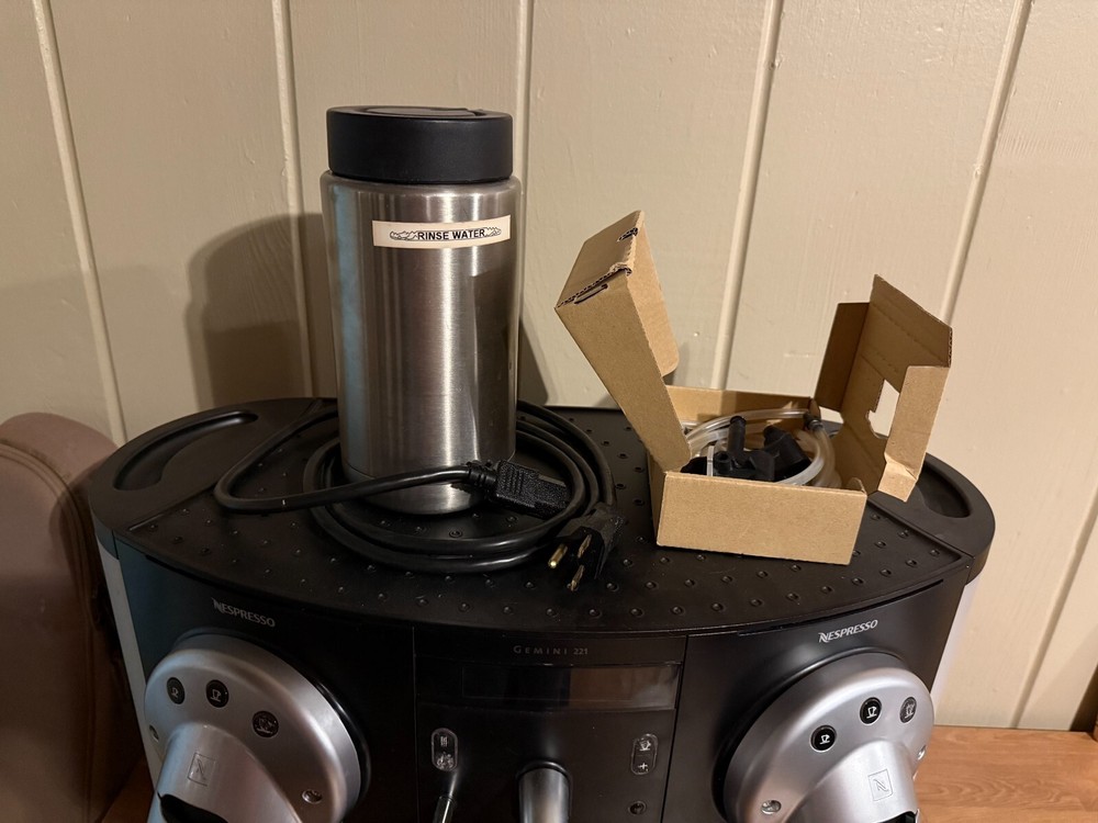 Nespresso Gemini CS 221 Used