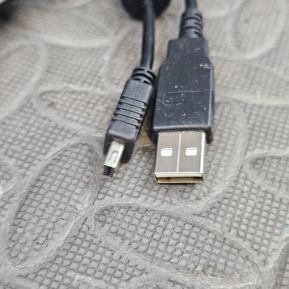 Hitachi HDC-856E Digital Compact Camera 8.0MP 3x Optical Zoom Silver - Untested