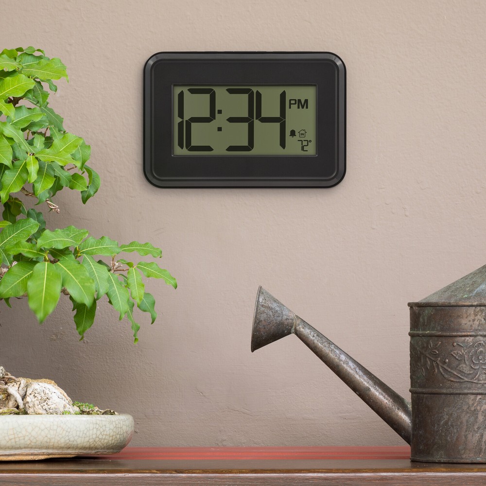 W80000 La Crosse Technology Digital Wall Clock with IN Temperature & Timer