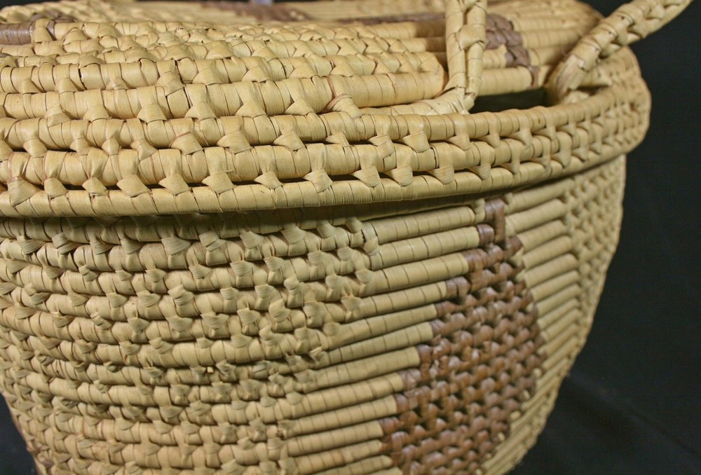 Large Oval Straw Basket With Lid And Double Handles