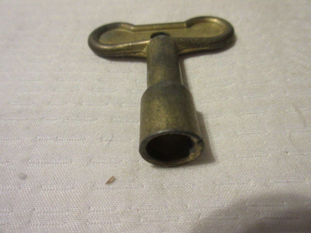 VINTAGE BRASS WINDING KEY WITH A T-HANDLE