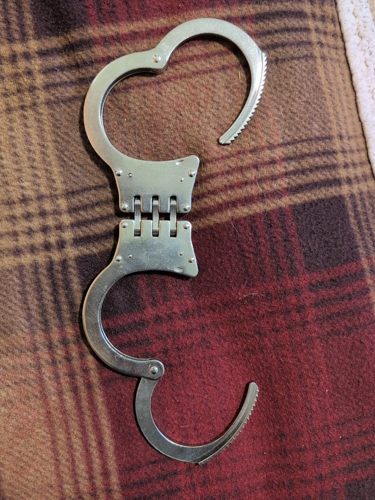 Roco Tactical Handcuffs With Case But NO KEY