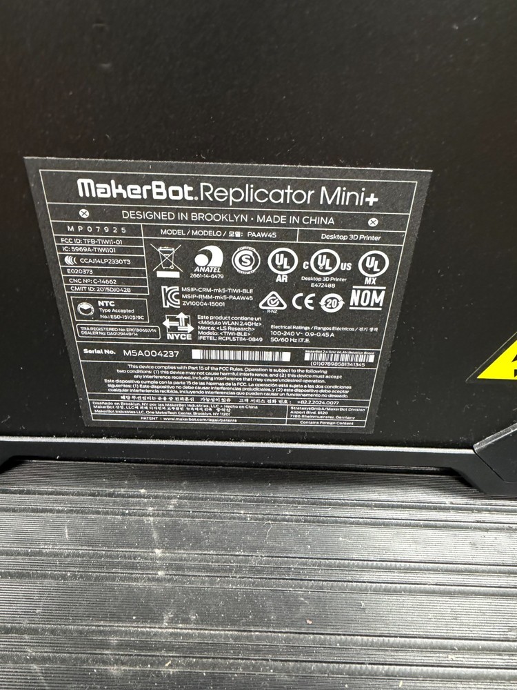 MAKERBOT Replicator Mini 3d Printer Model PAAW45, ENTRY LEVEL, NO FILAMENT INC