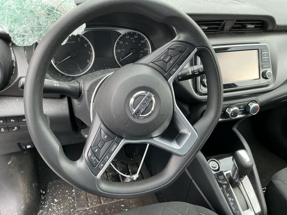 KICKS 2020 Glove Box 4951034