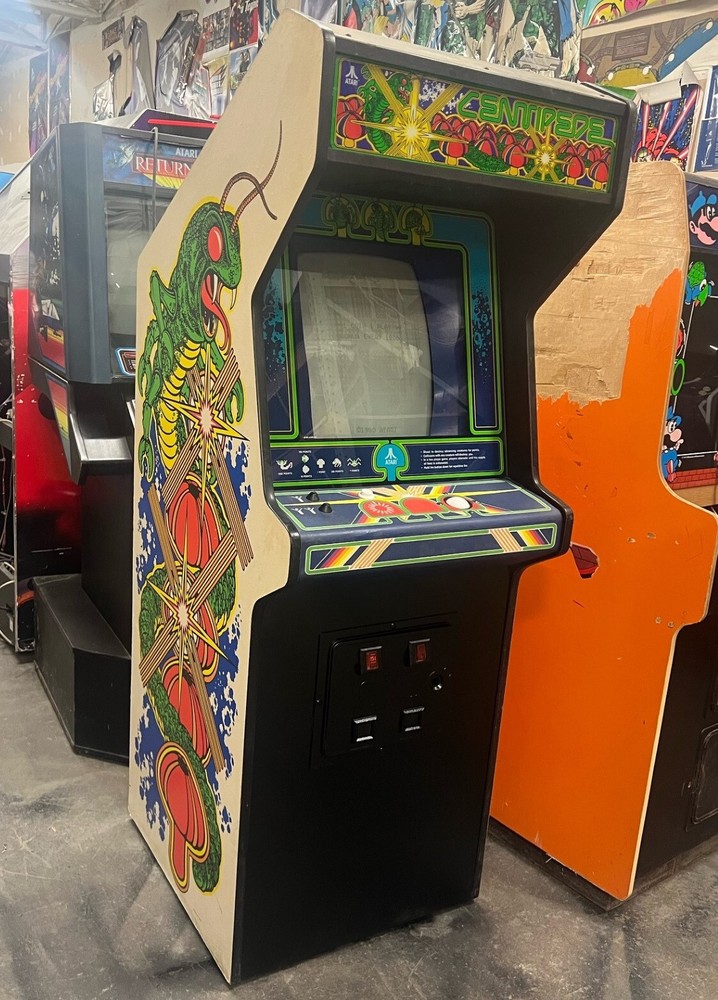 CENTIPEDE ARCADE MACHINE by ATARI 1981 (Excellent Condition) *RARE*