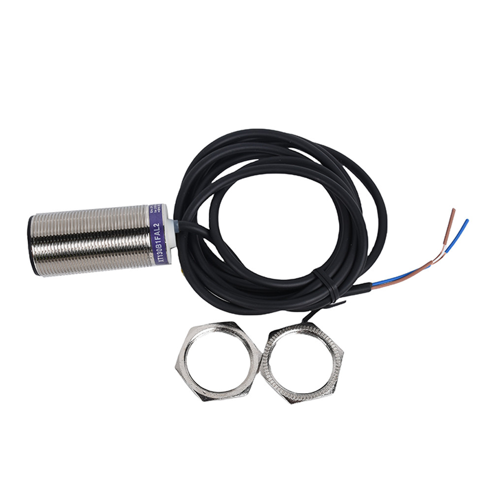 Brand New 1PC For Schneider XT130B1FAL2 Proximity Switch Sensor Replace