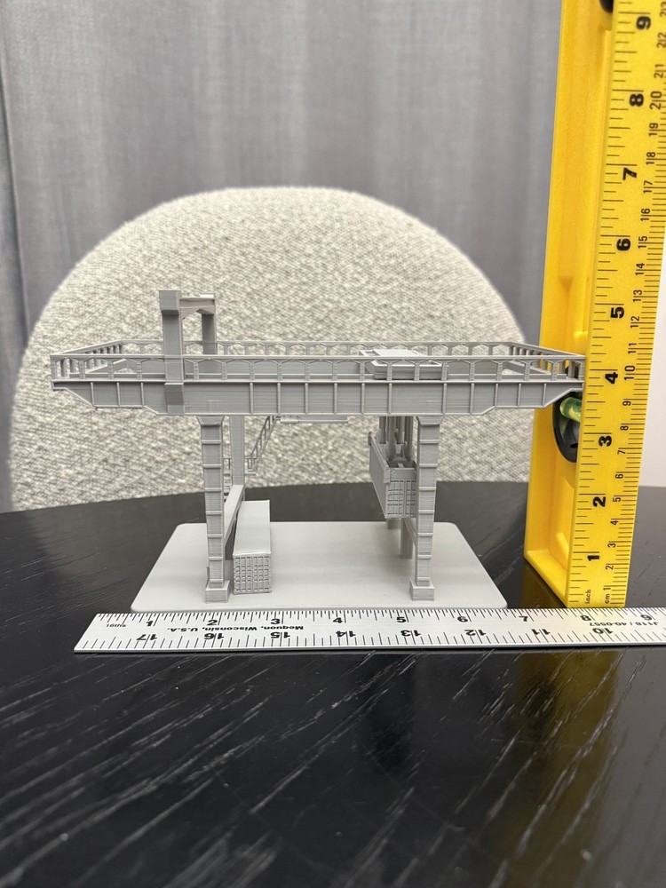 N Scale Container Crane / 1:160 Gauge / Mostly Assembled