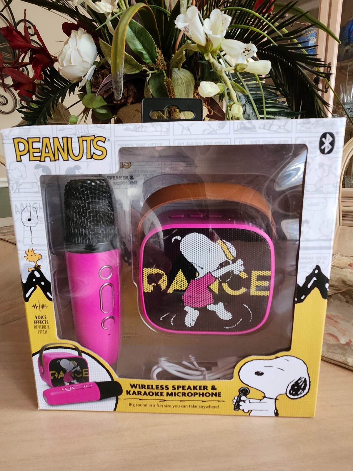 PEANUTS SNOOPY WIRELESS SPEAKER & KARAOKE MICROPHONE DANCE PINK VERSION NEW