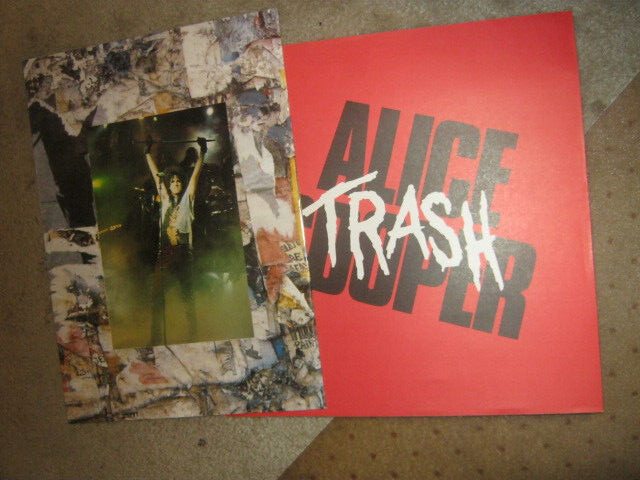 ALICE COOPER 1989 'Trash' VINTAGE CONCERT TOUR BOOK & PROMOTIONAL FLAT NEW/MINT