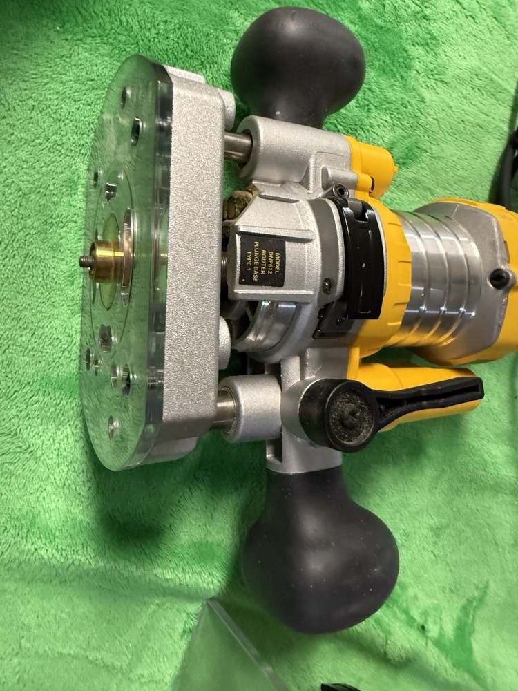 DEWALT DWP611P Electric Router Combo Kit