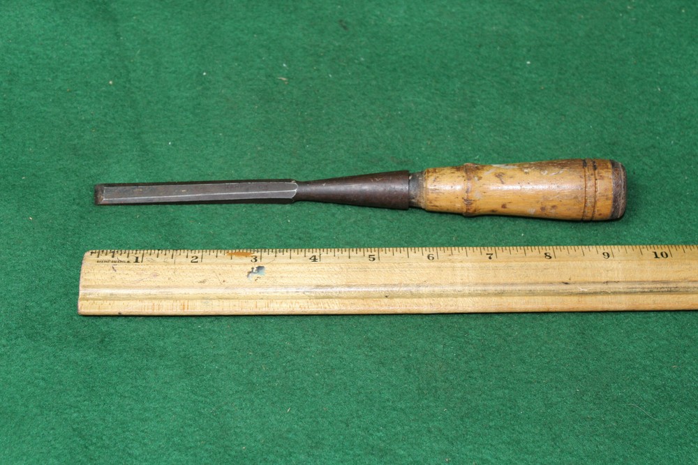 GOOD USER ANTIQUE VINTAGE KARPENTER 3/8" SOCKET CHISEL Inv#WF87