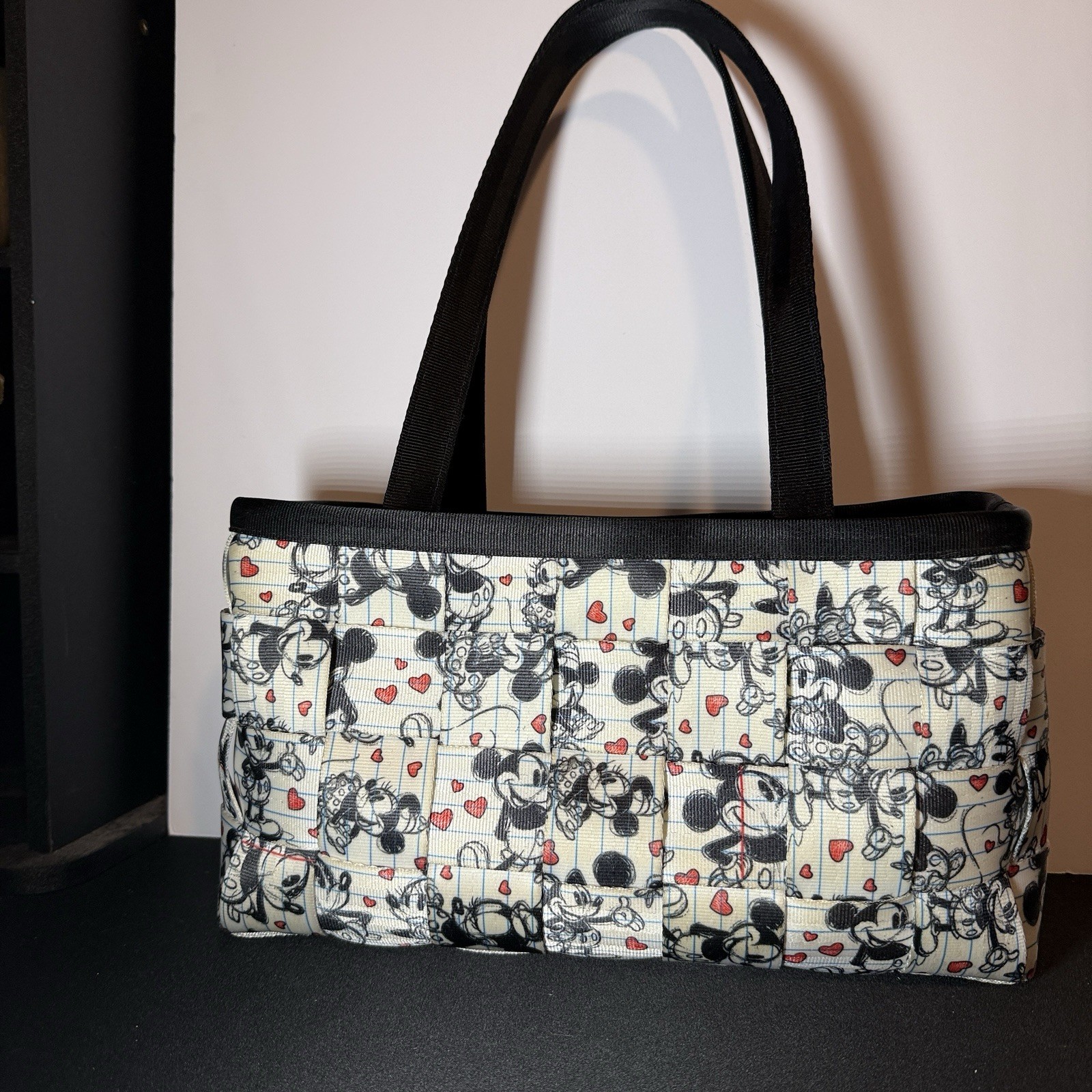 Harveys Disney Couture Minnie & Mickey Love Kiss Sketch Seatbelt Bag NWOT