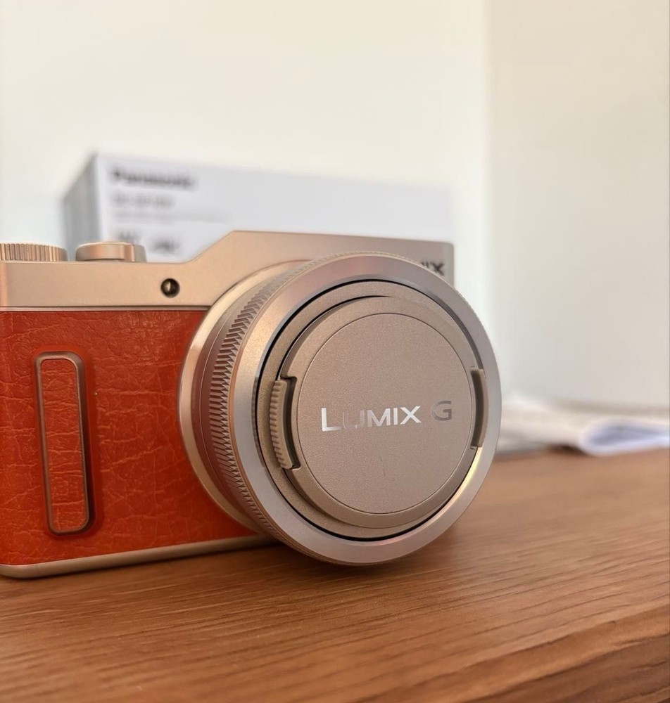 Panasonic LUMIX DC-GF10W Full Kit