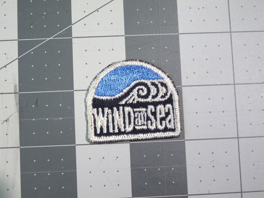 vtg Surfing ephemera - patch Wind an Sea small