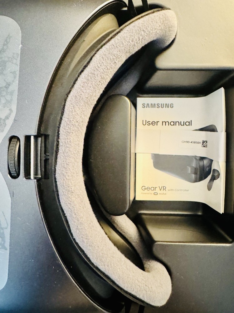Samsung Gear VR SM-R324 w Controller Oculus Galaxy S8 S7 Note Open Box