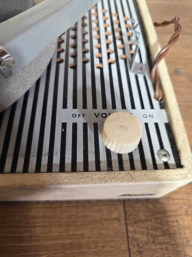 VINTAGE BEAM PORTABLE RECORD PLAYER SUITCASE TURNTABLE