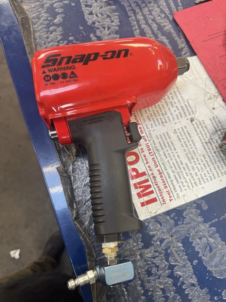 Snap-on Red Pneumatic Impact Wrench