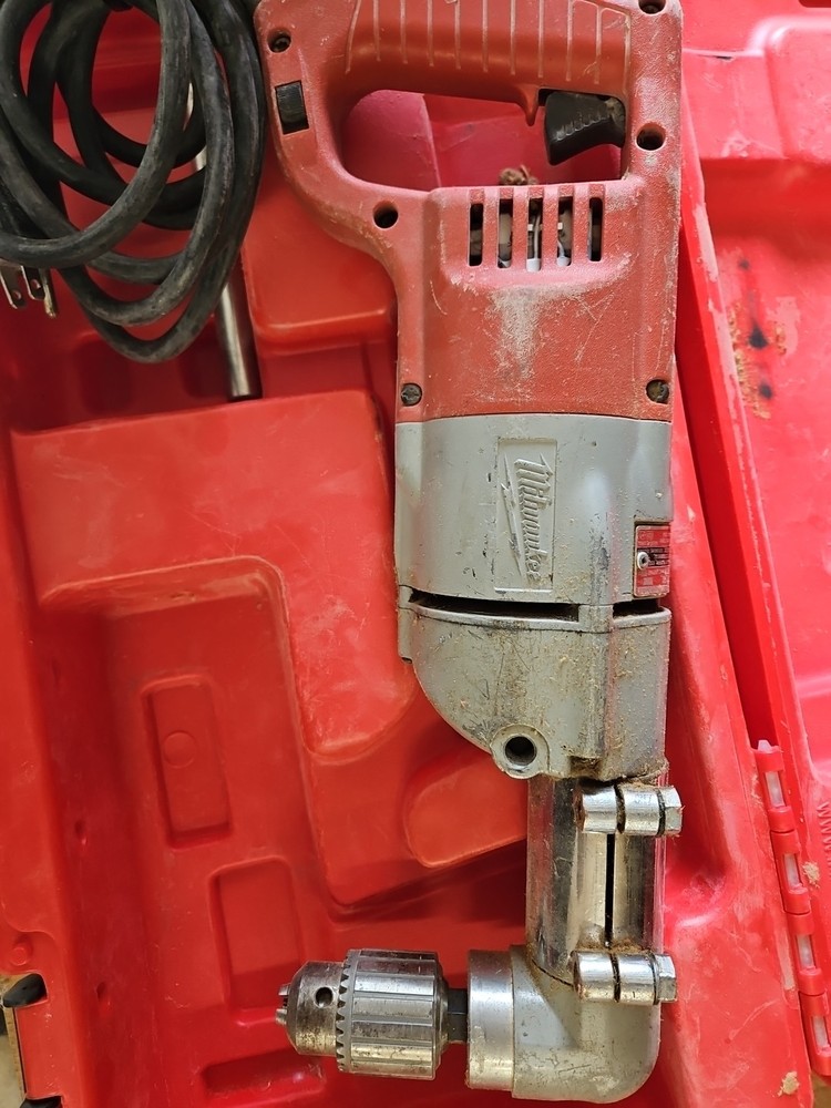 Milwaukee 1107-1 1/2in D-Handle Right Angle Drill Kit
