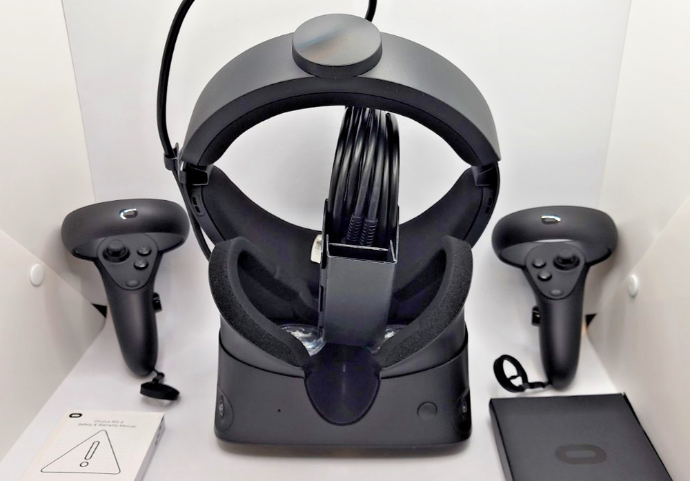 NEW Oculus Rift S PC Powered VR Gaming Headset w/ Controllers FULL KIT