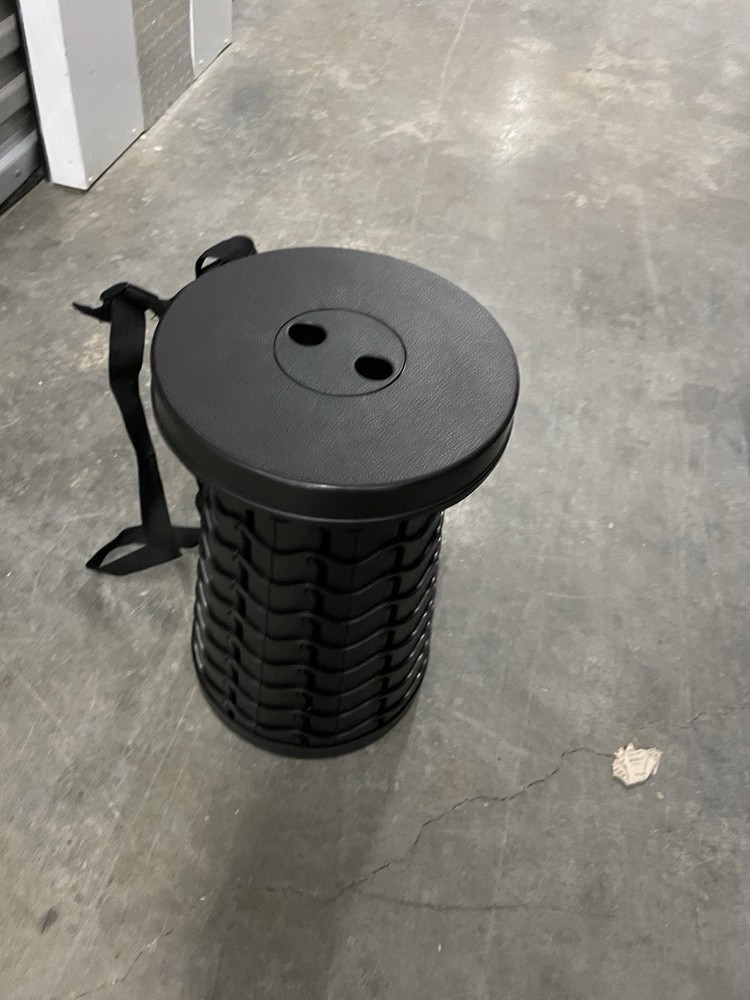 Portable stool (twist an sit)