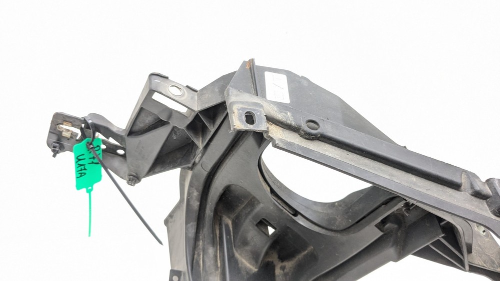 BMW X5 E70 WING MOUNT BRACKET FRONT LEFT PASSENGER SIDE 7157989 2011