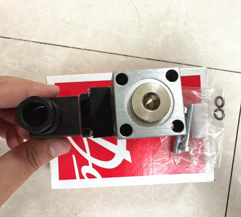 1pcs Danfoss MBC5100 061B000466 sensor
