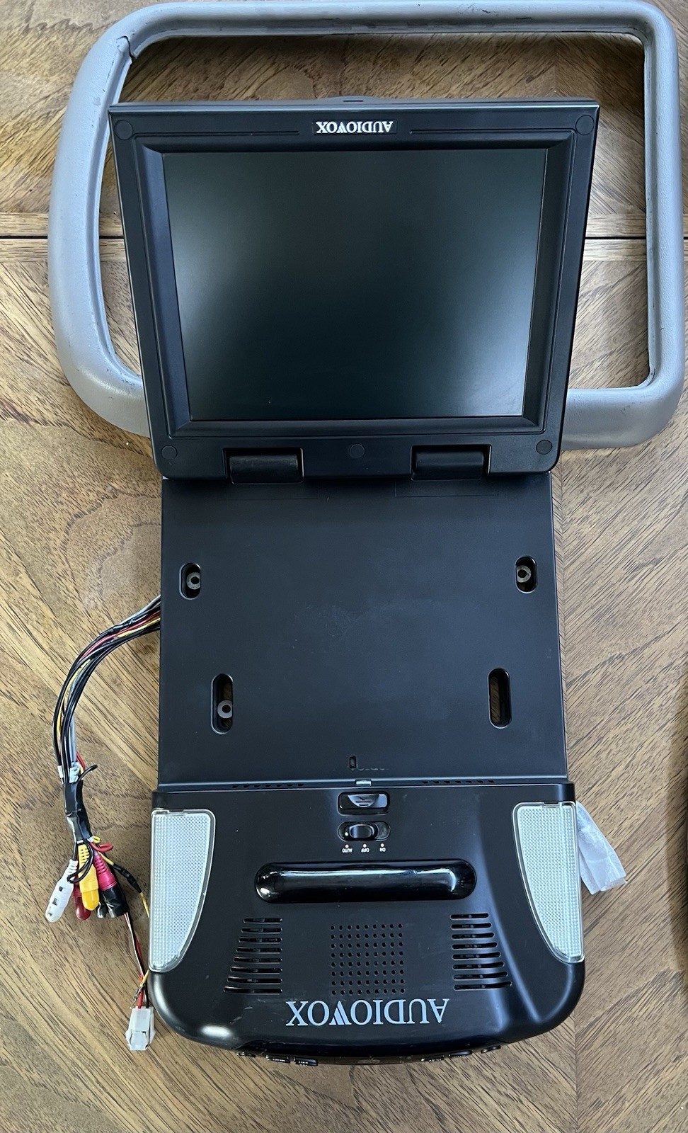 Audiovox VOD1048 10” Overhead Monitor And Dvd Player Universal