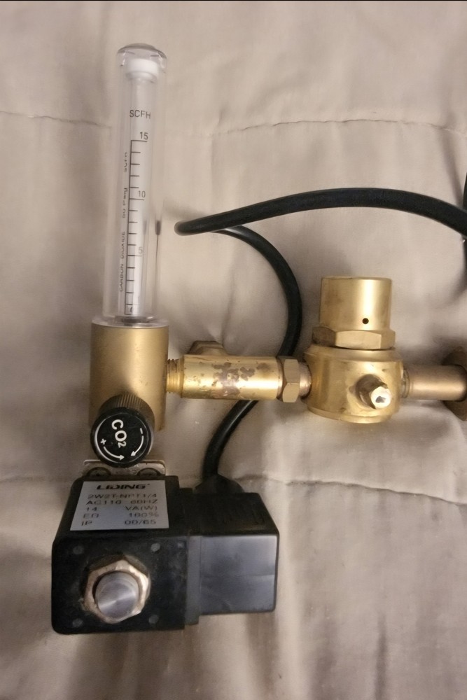 CO2 Regulator Brass Liding Model 2W2T