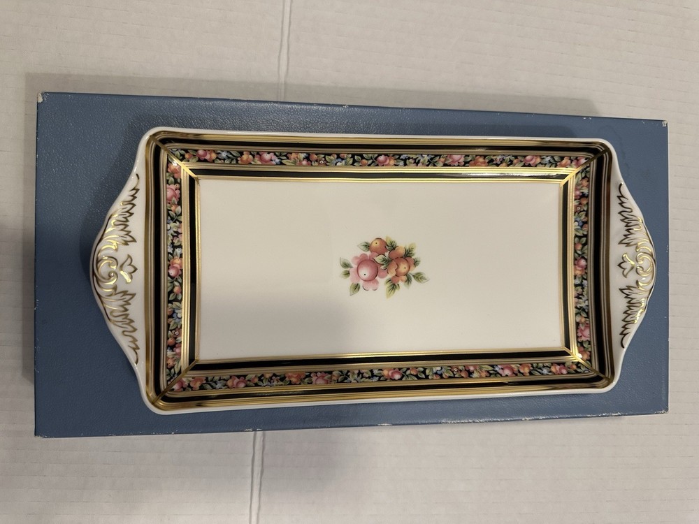 New Wedgewood Clio 9”Rectangular Tray With Side Handles England