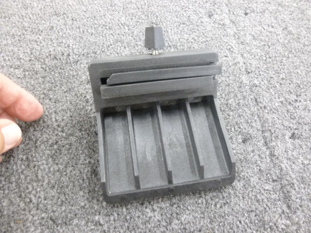 Lund Boat EXTREME MAX Accessory Slider ANGLED Bracket THUMB SCREW BRACKET