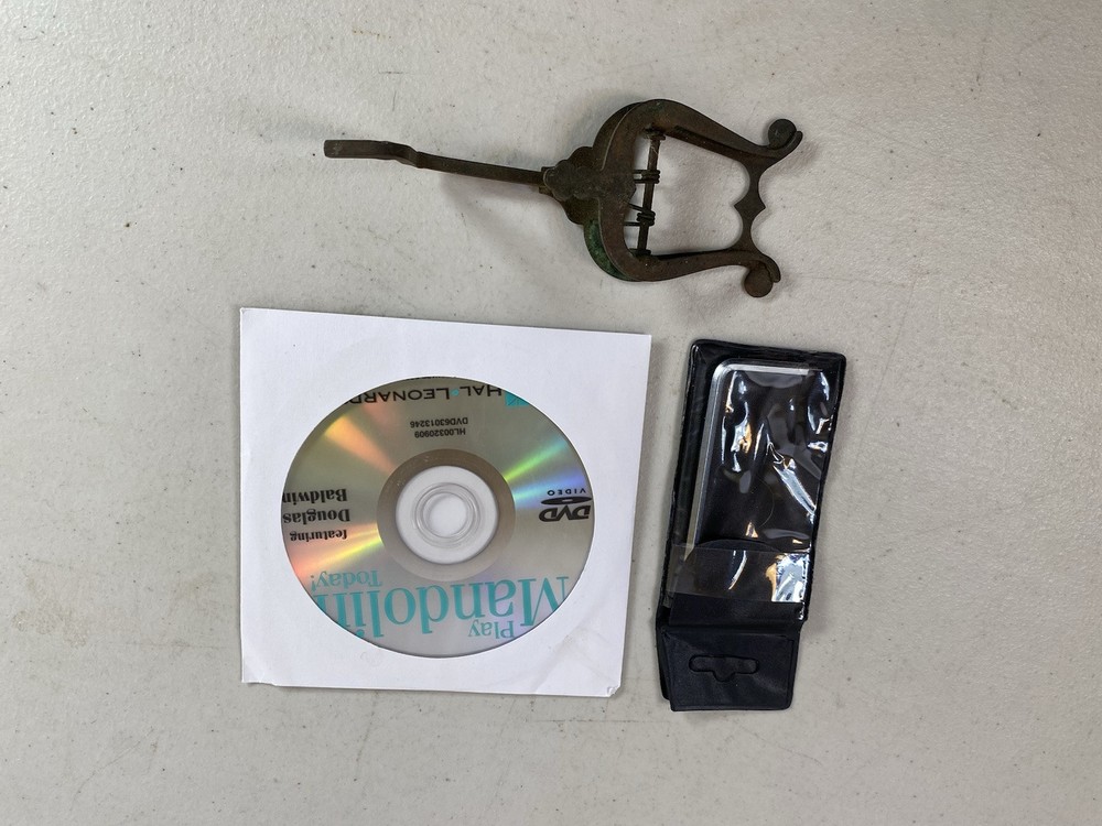 Hal Leanard Harmony Mandolin 8 String & Method Book HL00125547 Instrument 46S19