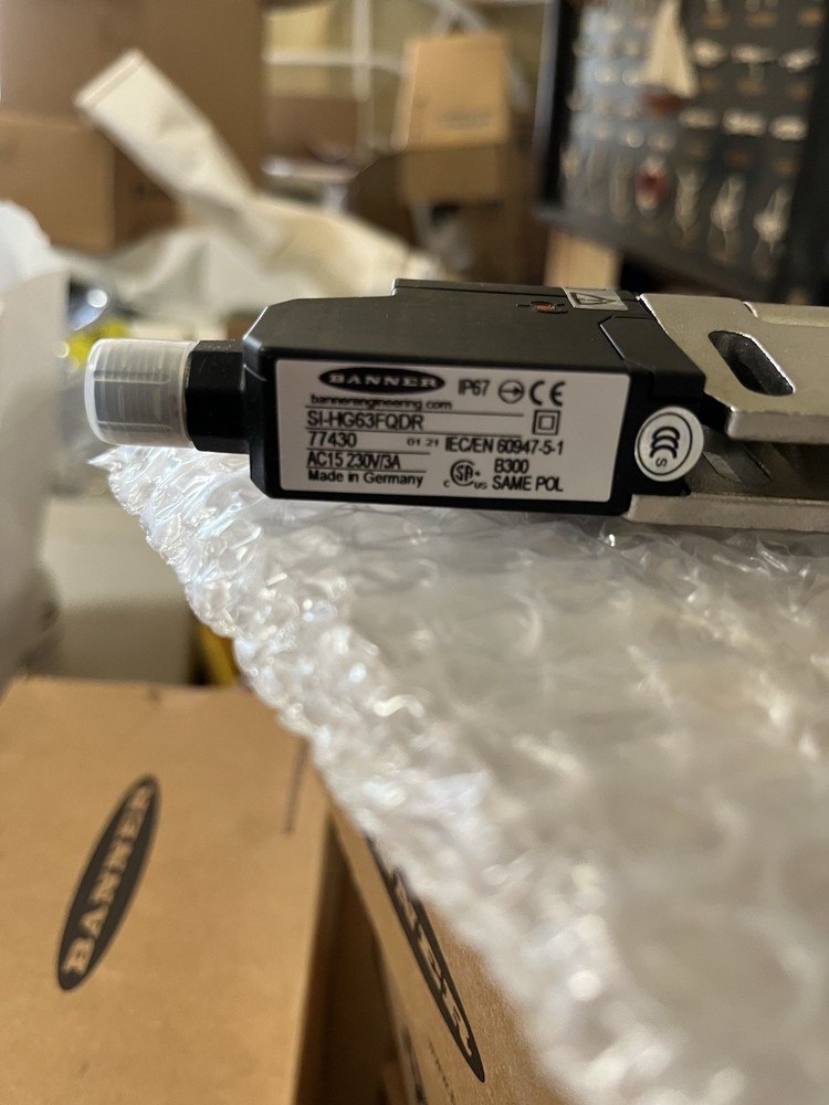 Banner Engineering SI-HG63FQDL Hinge Safety Interlock Switch