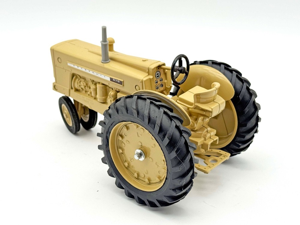 1/16 Cockshutt 570 Narrow Front