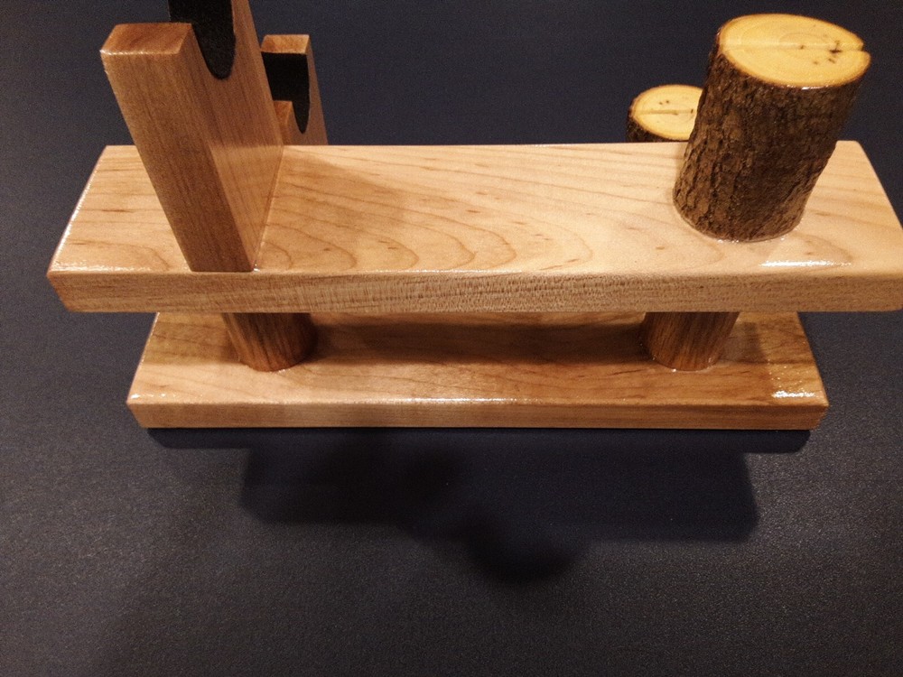 DOUBLE KNIFE DISPLAY STAND . SOLID MAPLE