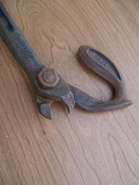 OLD CAST IRON CYCLOPS NAIL PULLER UNION HARDWARE CO. CONN.