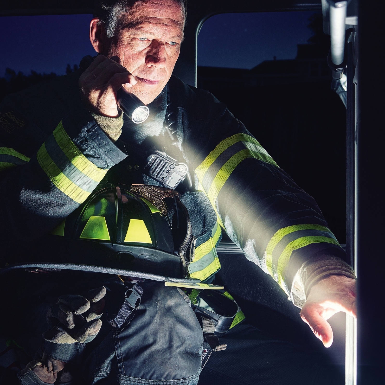 Nite Ize INOVA T4R PowerSwitch Rechargeable Tactical Flashlight