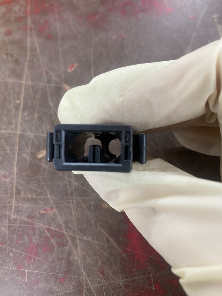 NEW Genuine BMW E28 E30 E31 E32 E34 E36 Z3 Plug Terminal Black 61131378400