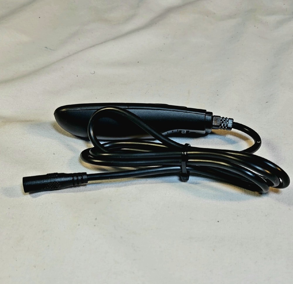 INSIGNIA 3 Ft Wired Universal Shutter Remote (Model NS-USR1) 17D25A