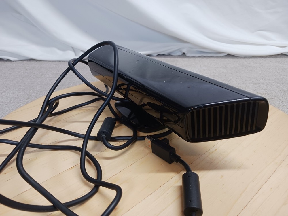 Microsoft 1414 Xbox 360 Kinect Sensor Bar Camera Only Black Used