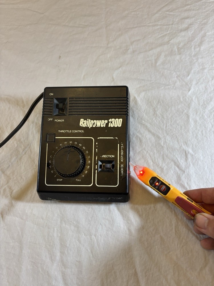 MODEL RECTIFIER RAILPOWER 1300 POWER PACK Throttle Control