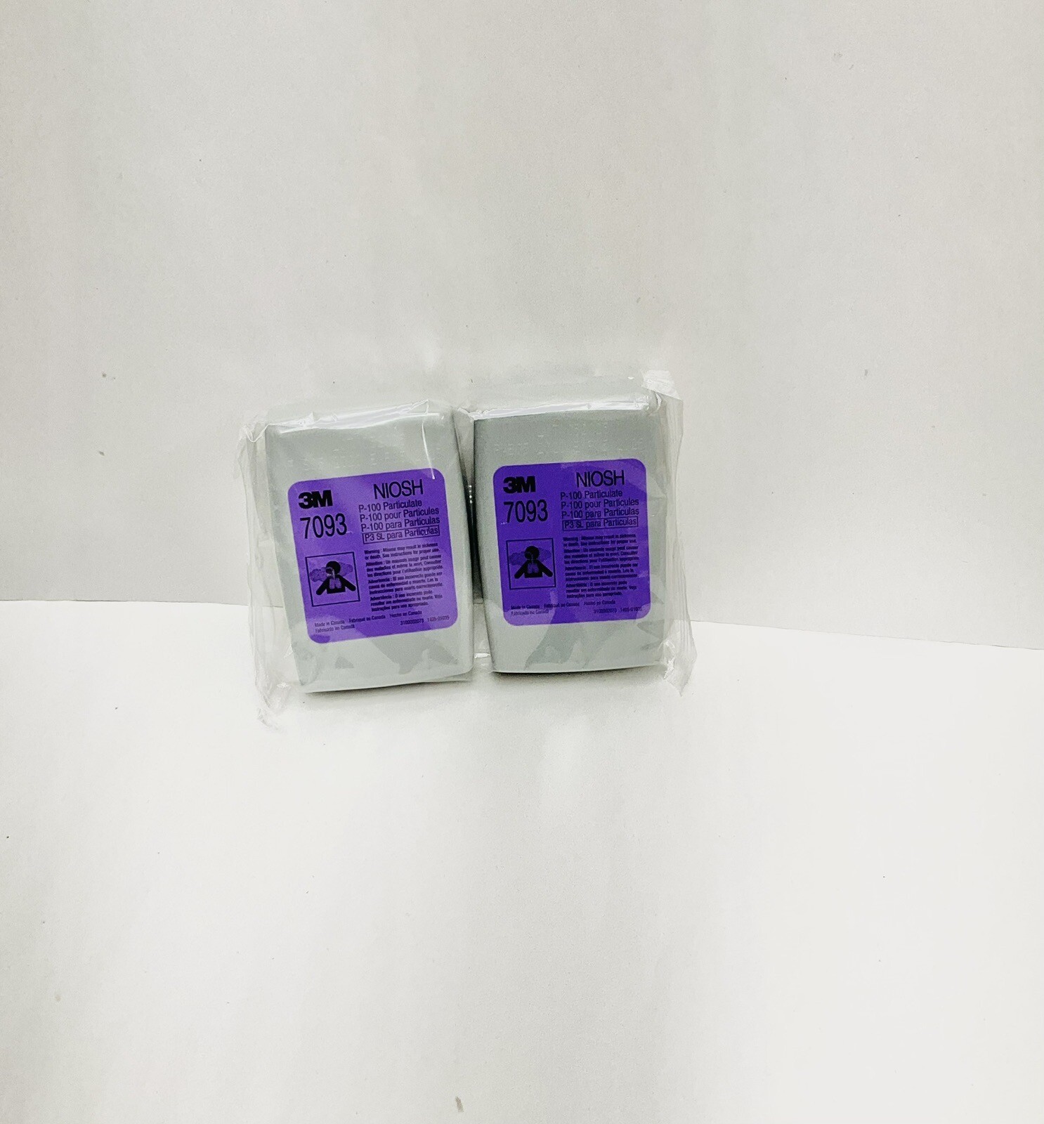 3M 6300 / 07026 Half Mask Respirator & 2- 3M 7093 P100 Particulate Filter LARGE