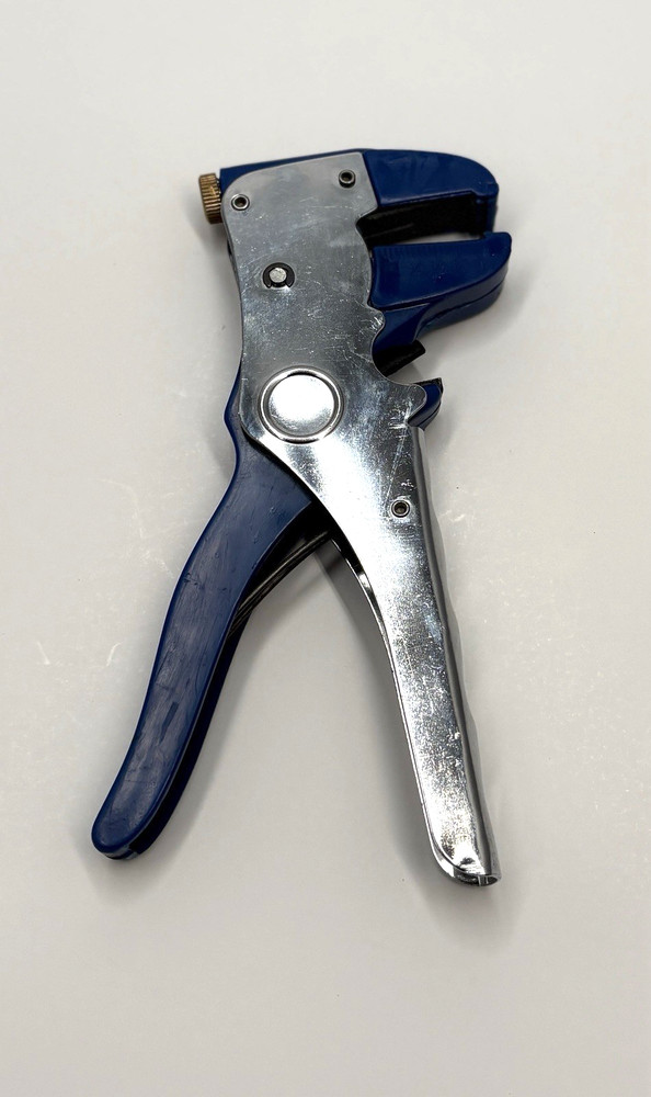 SE Automatic Wirestripper with Cable Cutter 8881WS