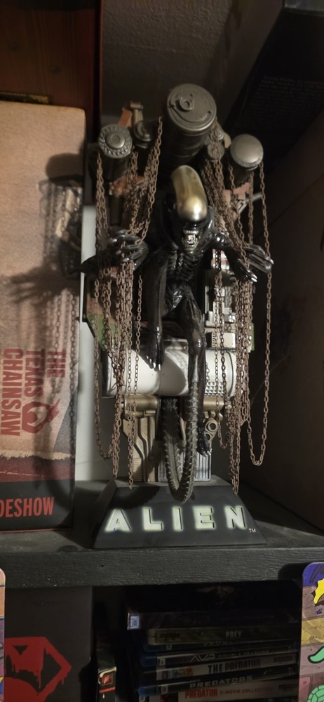 Sideshow Collectables Alien Diorama Statue Xenomorph
