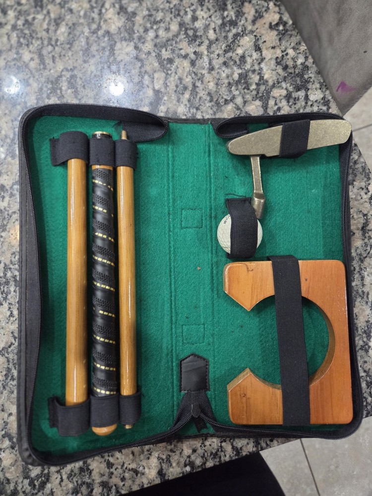 Executive travel golf putting set