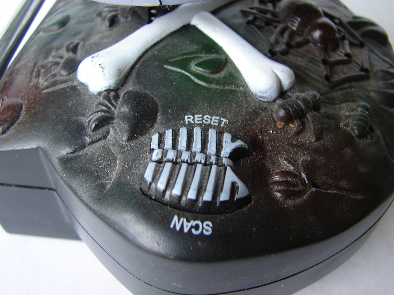 RARE ! HALLOWEEN MONSTER SATAN DEVIL GARGOYLE BOBBLE HEAD FM RADIO EYES LIGHT UP