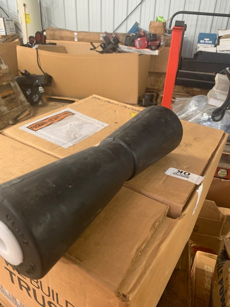 Yates Rubber 12000 Black Thermal Plastic Keel Roller
