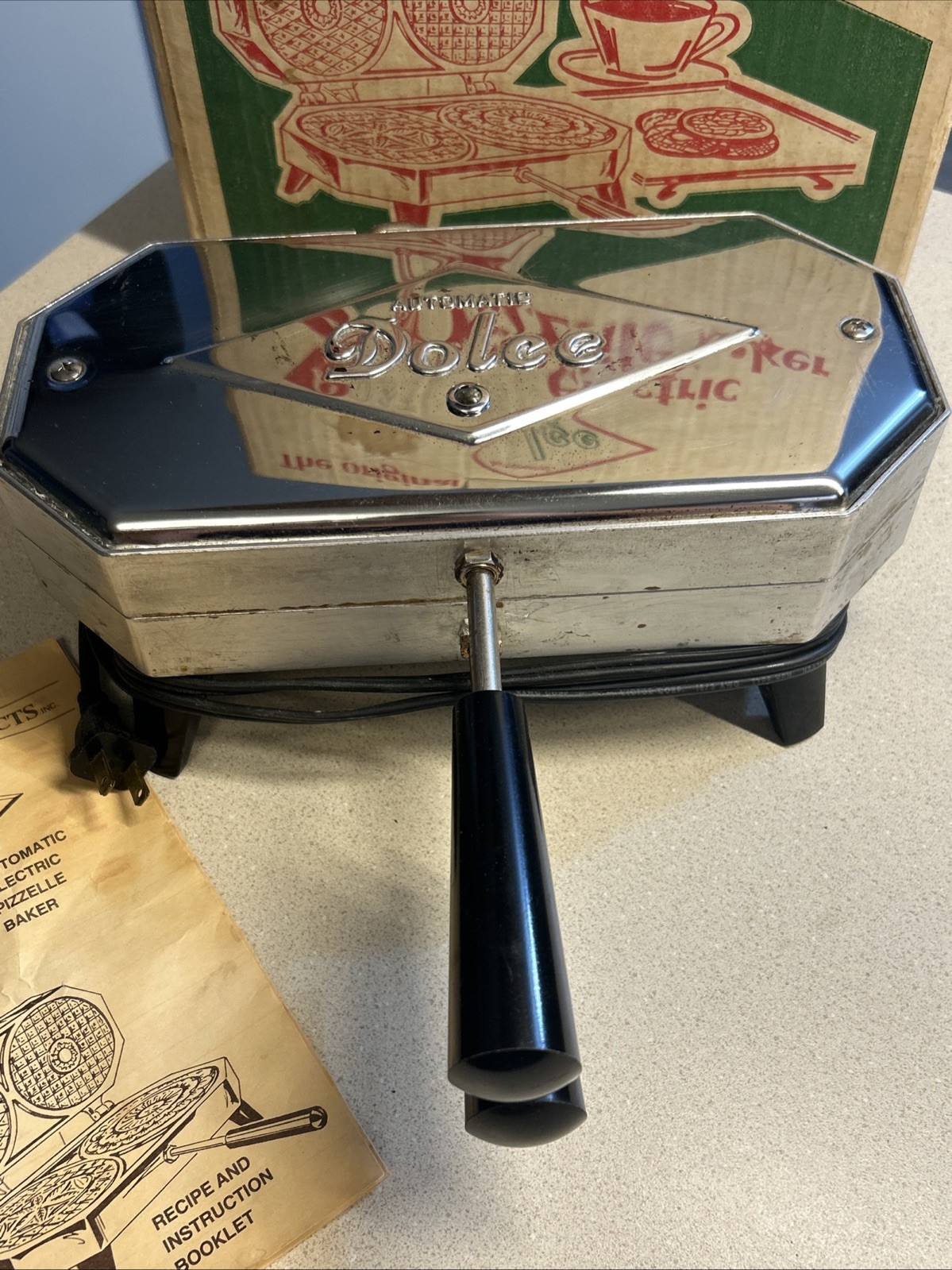 Dolce Automatic Electric Pizzelle Baker Maker Model 300-EP BOX & RECIPE Book