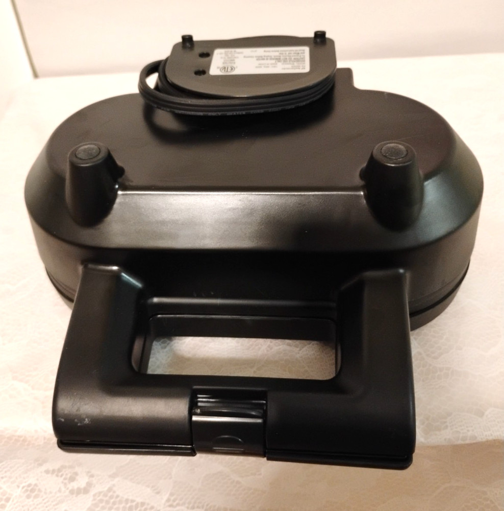 Wolfgang Puck BPM00020 Mini Pie Maker tested. Clean