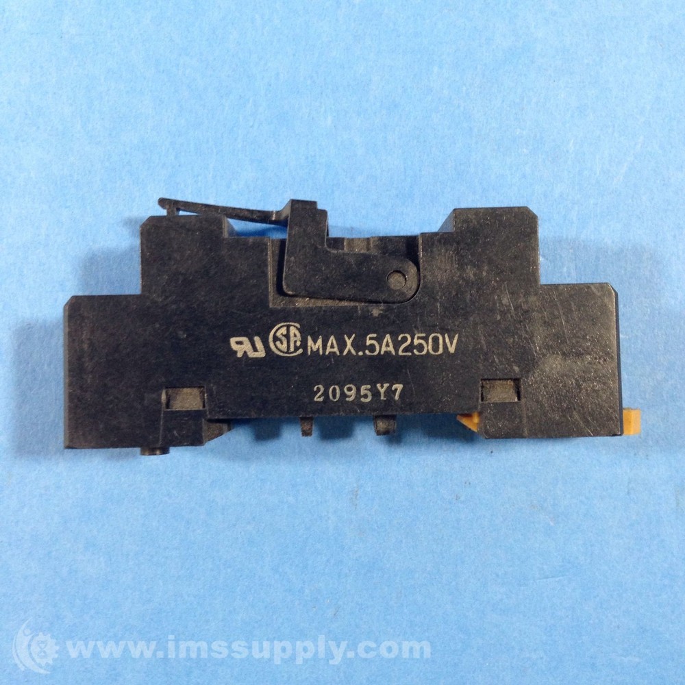 Omron P2RF-08 Relay Socket FNIP