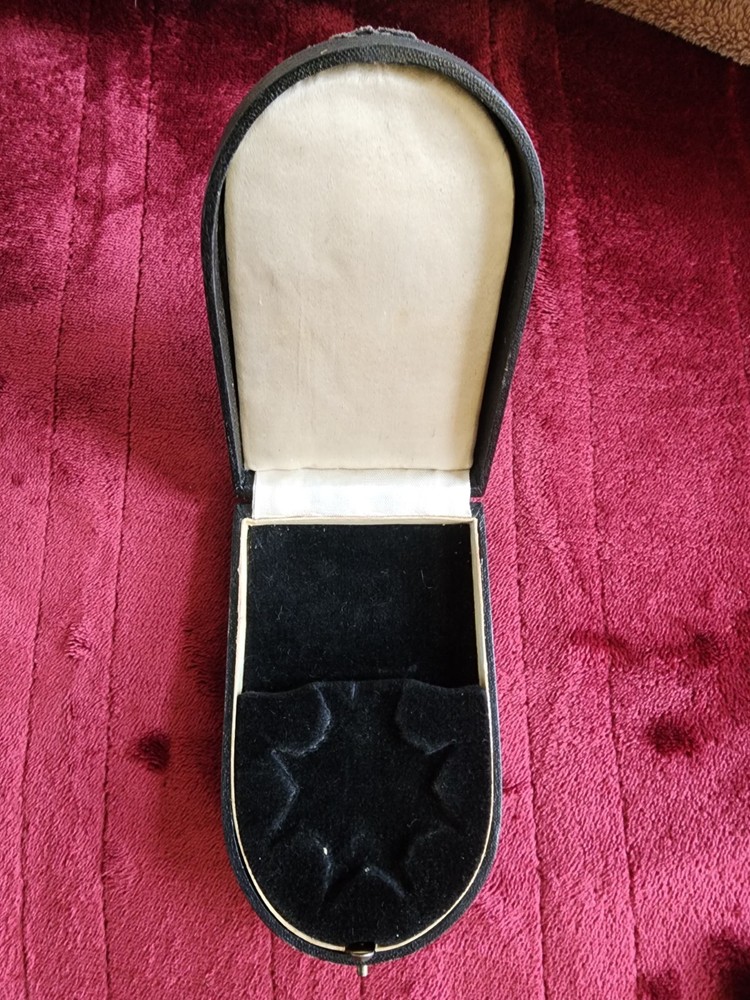 Pour le merite original 1930's with issue case.